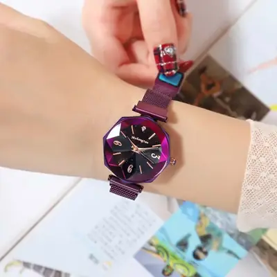Women's Black Star Mesh Watch with Magnet Buckle
