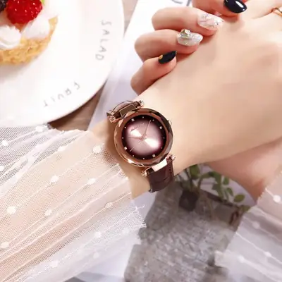 Luxury Women's Quartz Watch with Leopard Eye Pattern