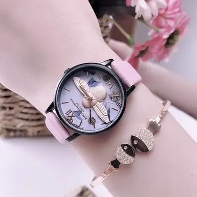 Women's Bee Design Quartz Watch Black Shell White Surface