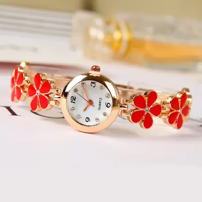 Popular women's casual fashion Clover five-leaf flower bracelet watch cute exquisite small girl jewelry watch