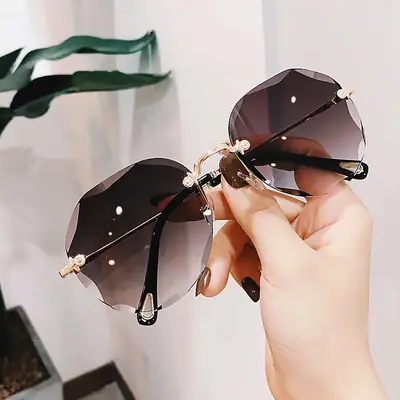 2024 Women's Cut Edge Sunglasses with Mirror Finish
