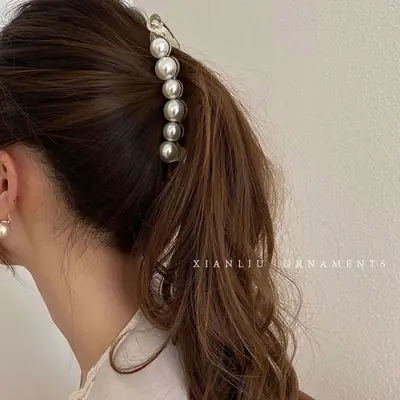Pearl Clip Hairpin with Vertical Pearl Design