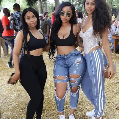 Women Ripped Denim Skinny Pants Black Top White Top Streetwear Set