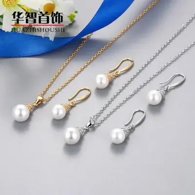 Gold Pearl Pendant Necklace for Women