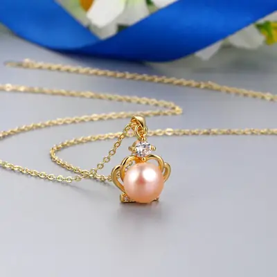 Gold Crown Pearl Pendant Necklace for Women