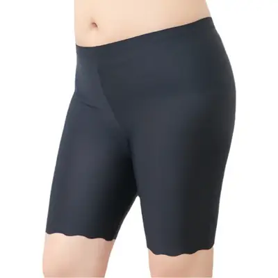 Plus Size Black Leggings with Wavy Edge