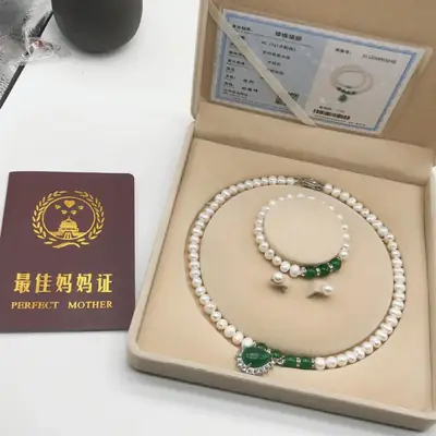 Natural Freshwater Pearl Necklace with Green Chalcedony Pendant