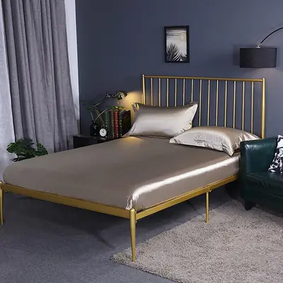Solid Color Washed Silk Fitted Sheet Single Piece Solid Color Silk Satin 1.5m 1.8m Silky Smooth Bed Sheet Double Bed Fitted Sheet for Sleeping Naked