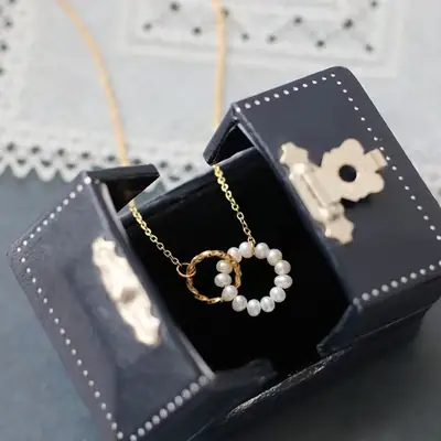 Elegant Pearl Clasp Necklace for Women