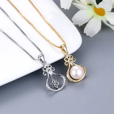 Korean Style Pearl Pendant with Zircon Frame