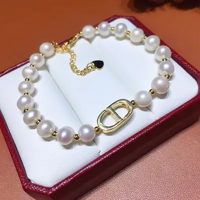White Pearl Bracelet with Gold Plated D-Logo
