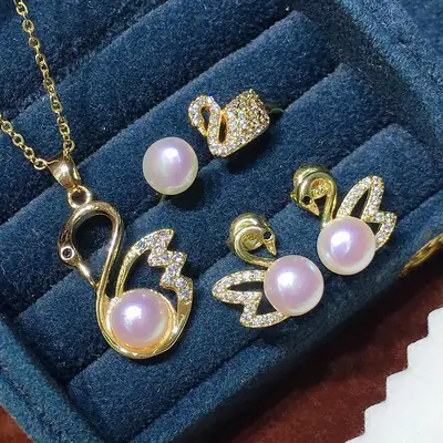 2021 Mother's Day Pearl Necklace Set with Swan Design