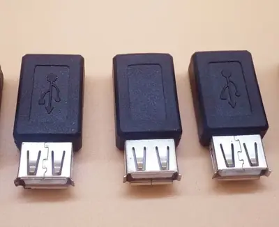8600 USB Cable Black White Half Pack