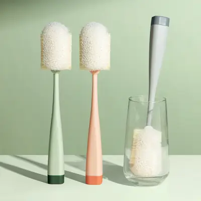 Removable Cup Brush for Hand Decontamination with Long Handle