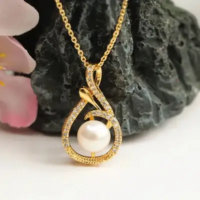 Gold Pearl Pendant Necklace with Crystal Beads