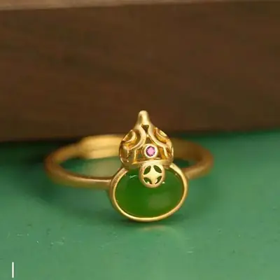 Guan Yu Jade Ring with Green Gourd Design