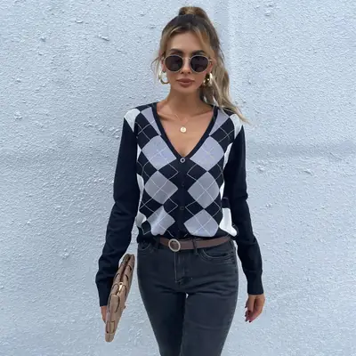 Women Quilted V-Neck Knitted Sweater Slim Fit