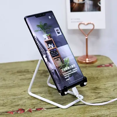 Green Metal Mobile Phone Stand with Wire Forming Design