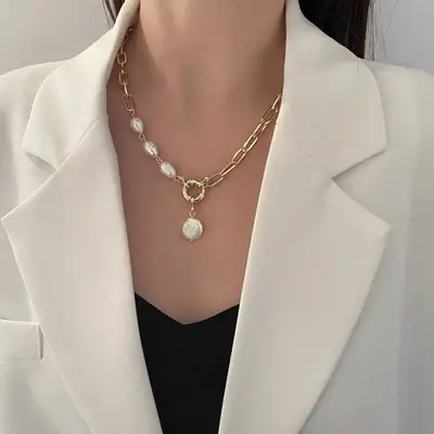 Vintage Pearl Pendant Necklace for Women