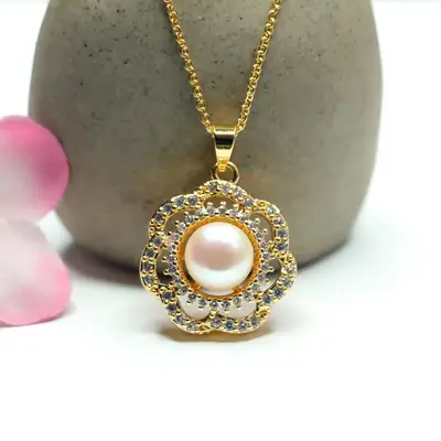 Gold Pearl Pendant Necklace for Women