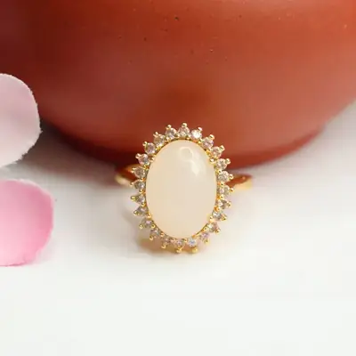 Guan Yu White Jade Ring with Sunflower Design