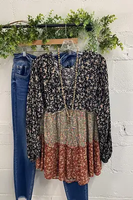 Women Floral V-Neck T-Shirt Three Color Stitching