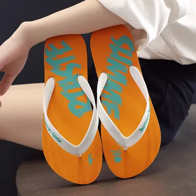New summer slippers men's flip flops Korean style trendy indoor and outdoor trendy men's slippers fashionable casual beach sandals