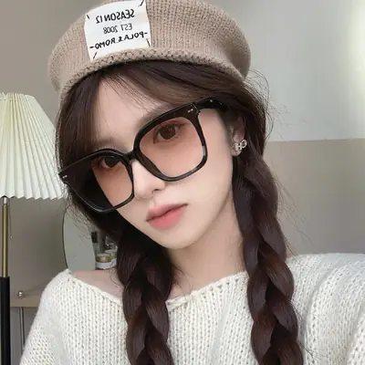 Women Retro Sunglasses White Frame Black Lens