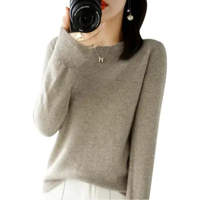 Women Grey Knitted Round Neck Sweater Spring 2022