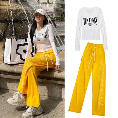 Women White V-Neck Sweatshirt Set with "Jun Fences" Print