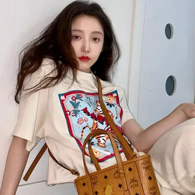 Women Printed Cotton T-Shirt with Brown Bag