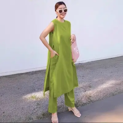 Women's Sleeveless Red Kurta & Pajama Set