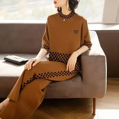 2022 Brown Slim Fit Sweater Pants Set with Lace Trim