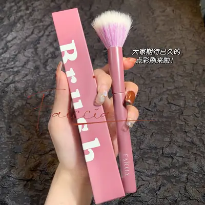 Wool Blush Pointed Brush for Soft Skin Tone