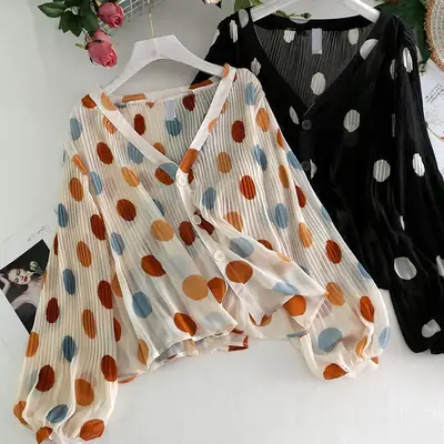 Women V-Neck Pleated Sunscreen Top with Bubble Lantern Sleeve