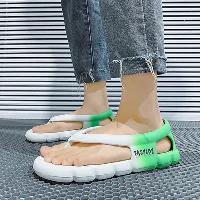 Flip-Flops Summer 2025 New Style Sandals for Men, Trendy Gradient Korean Style Slippers, Lightweight Thong Sandals for Beach