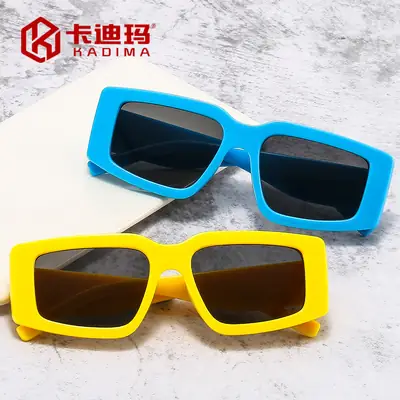 Modern Black Sunglasses with Gradient Lens 2022