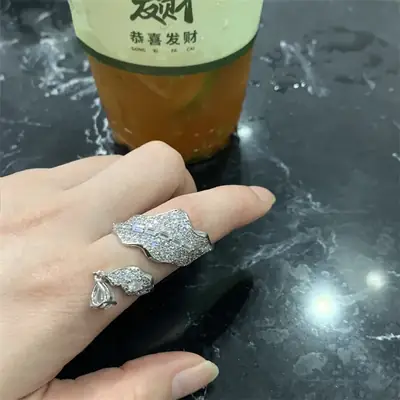Deciduous Leaves Dancing Ring Women's Zircon Winding Design