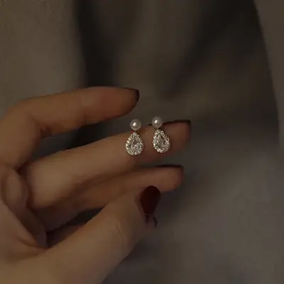 Women's Pearl Earrings 925 Silver Elegant Niche Design