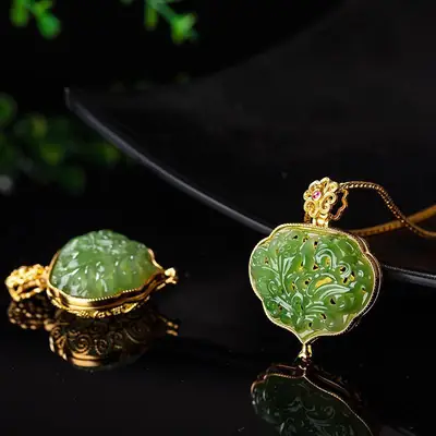 S925 Gold Inlaid Heart Shaped Jade Necklace