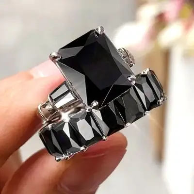 Luxury Emerald Cut Women's Ring Set for Wedding
