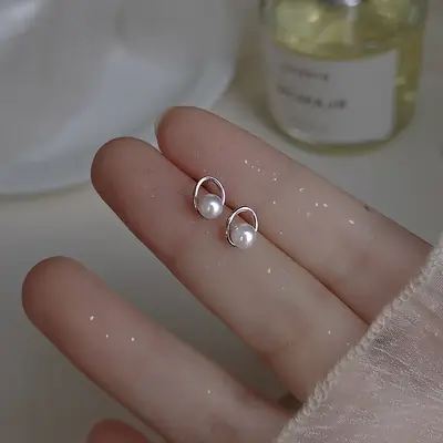 Women's Gold Pearl Geometric Earrings Light Luxury