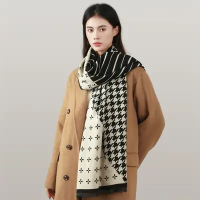 Men's Houndstooth Cashmere Neck Warmer Black White