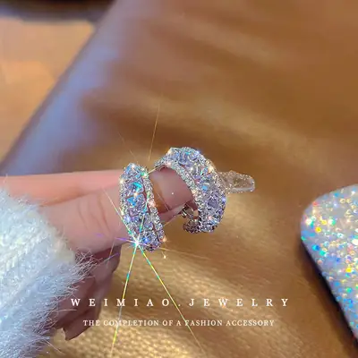 Silver C-Neadled Diamond Zircon Earrings Light Luxury