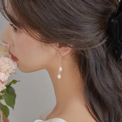 Natural Pearl Earrings Strong Light Mid Length Elegant