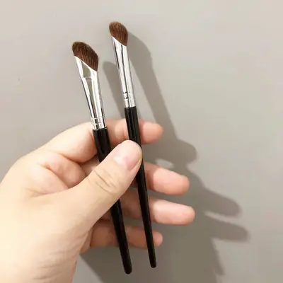 Sickle Nose Shadow Brush Pony Hair Halo Dye Brush Slant Head
