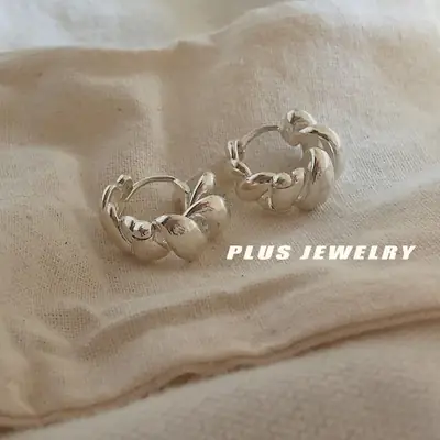 Sweet Cool Hollow 925 Silver Croc Earrings for Women