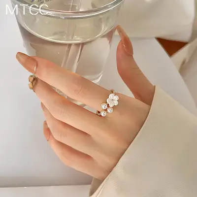 Women's Flower Pearl Finger Ring Elegant High End