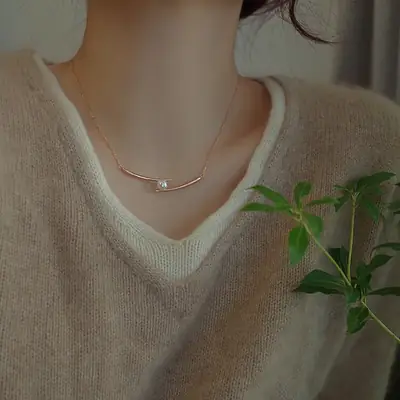Elegant Pearl Necklace for Women Light Luxury Niche Design
