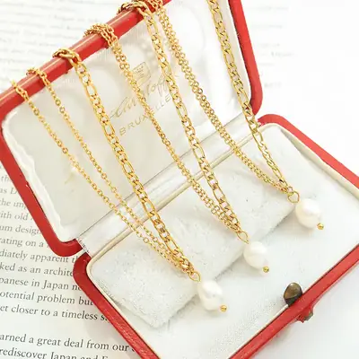 Gold Pearl Pendant Necklace for Women
